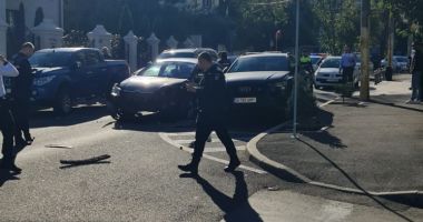 FOTO/VIDEO. Urmărire ca-n filme la Constanţa! Un bărbat cu permisul suspendat a fugit de poliţiştii care l-au somat! În goană, a avariat şi maşini din trafic, şi parcate! - 4