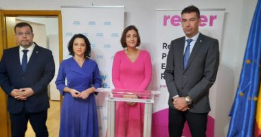 Stire din Politică-Administrație : LIVETEXT. Deputatul Cristina Rizea şi-a inaugurat cabinetul parlamentar de la Constanţa: "Vrem să facem o școală pentru viitorii aleși locali"