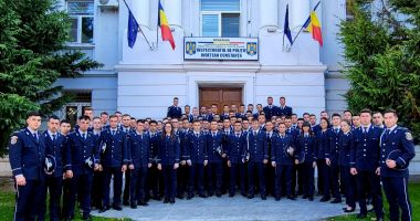Stire din Eveniment : ZI IMPORTANTĂ! 81 de absolvenți ai școlilor de agenți de poliție și-au început cariera de polițist, în județul Constanța