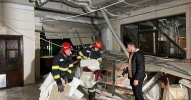 Galerie foto. Tavan prăbuşit într-un restaurant plin cu oameni! A fost activat Planul roșu de intervenție - 4
