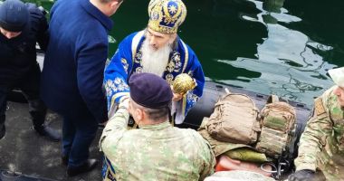FOTO. BOBOTEAZA LA CONSTANŢA. Mii de oameni împreună, pentru una dintre cele mai mari sărbători din an - 13