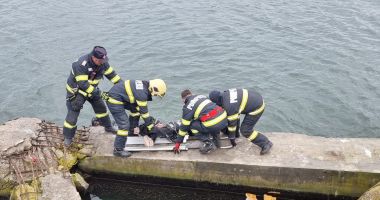 Tânăr de 35 de ani, înecat, transportat de urgenţă la Spitalul Judeţean Constanţa. Medicii îl resuscitează, în aceste momente - 3