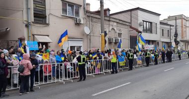 GALERIE FOTO. PROTEST DE AMPLOARE LA CONSTANŢA: "Rusia comite crime, violează femei și copii, ucide oameni nevinovați" - 3