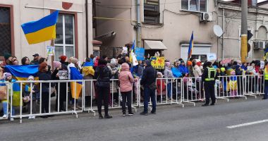 GALERIE FOTO. PROTEST DE AMPLOARE LA CONSTANŢA: "Rusia comite crime, violează femei și copii, ucide oameni nevinovați" - 4