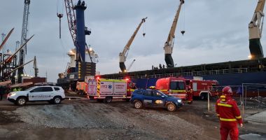 Stire din Eveniment : UPDATE. Constanţa. Incendiul la nava din portul maritim a fost stins, fără a se înregistra victime