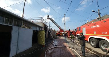 Stire din Eveniment : Galerie FOTO / UN NOU INCENDIU LA CONSTANȚA! Intervin pompierii de urgență