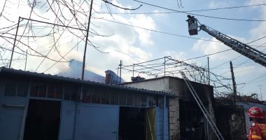 Galerie FOTO / UN NOU INCENDIU LA CONSTANȚA! Intervin pompierii de urgență - 2