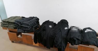Stire din Eveniment : La un pas să cumpărăm iar haine contrafăcute! Iată ce au descoperit poliţiştii, la Vama Veche