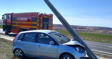 Stire din Eveniment : ACCIDENT LA CONSTANŢA! O victimă, după ce un autoturism a intrat în stâlp