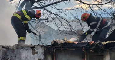 FOTO / TRAGEDIE LA CONSTANŢA! Incendiu devastator în zona Abator. UN OM A MURIT! - 3
