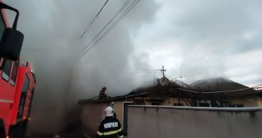 FOTO/ Casă în flăcări! ISU CONSTANȚA a intervenit de urgență pentru stingerea focului - 4