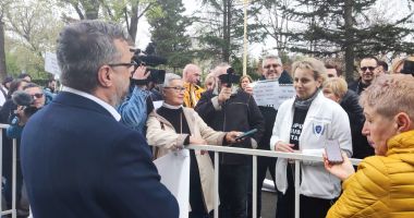 FOTO - VIDEO / Protest în faţa Primăriei Constanţa! "Sunt lucruri care te nemulțumesc în orașul nostru?" - 3