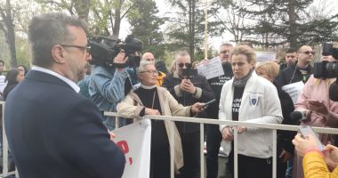 FOTO - VIDEO / Protest în faţa Primăriei Constanţa! "Sunt lucruri care te nemulțumesc în orașul nostru?" - 4