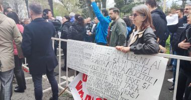 FOTO - VIDEO / Protest în faţa Primăriei Constanţa! "Sunt lucruri care te nemulțumesc în orașul nostru?" - 5