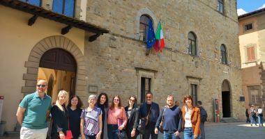 Stire din Cultură-Educație : La Liceul ”Ovidius” este în lucru un ghid pentru integrarea antreprenoriatului social în viaţa şcolii şi a comunităţii