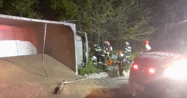 Stire din Eveniment : UPDATE. Tragedia zilei la Constanţa! Şofer mort, după coliziunea dintre un TIR plin cu cereale și un autoturism