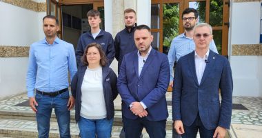 Stire din Politică-Administrație : LIVE TEXT / USR Constanţa protestează faţă de revocarea lui Florin Cocargeanu din funcţia de viceprimar!