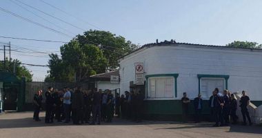 FOTO. PROTEST LA PENITENCIARUL POARTA ALBĂ. „Este un prim avertisment. Oamenii nu mai vor să facă ore suplimentare” - 5