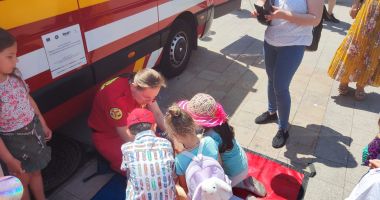 GALERIE FOTO / Povești captivante de la oamenii în uniformă, de Ziua Copilului, în Piața Ovidiu - 3