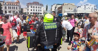 GALERIE FOTO / Povești captivante de la oamenii în uniformă, de Ziua Copilului, în Piața Ovidiu - 6