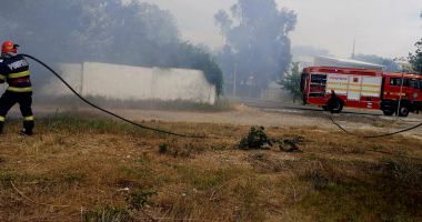 Incendiu devastator la Constanța! Pompierii luptă cu flăcările