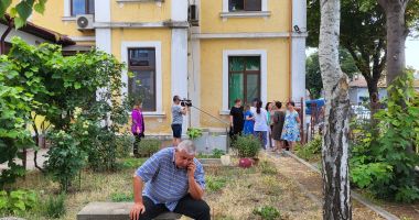 FOTO / PROTEST LA CONSTANŢA! Angajații Casei de Asigurări de Sănătate îşi strigă nemulţumirile, în stradă - 2