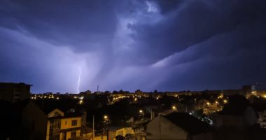 S-A RUPT CERUL, LA CONSTANŢA! Spectacolul naturii, surprins în imagini memorabile - 3