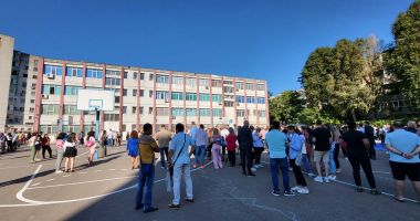 Galerie foto / Şcoala nr. 24 din Constanţa şi-a deschis porţile! Emoţii şi bucurie, în prima zi din noul an de învăţământ - 2
