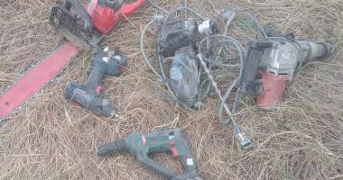 Stire din Eveniment : Un bărbat a rămas fără bunuri personale, după ce hoții i-au pătruns în curte