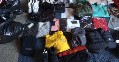 FOTO. Haine, încălţăminte şi parfumuri, „de firmă”, confiscate de poliţiştii de la P.T.F. Negru Vodă - 3