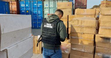 Stire din Eveniment : Mii de pachete cu ţigări, descoperite într-un container sosit din Pakistan în Portul Constanţa