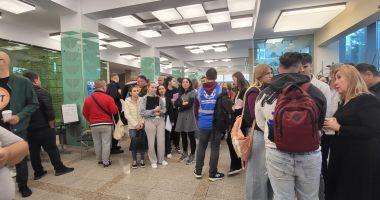 Stire din Social : Foto. Bursa locurilor de muncă, la Constanţa/ Iată câte joburi sunt disponibile pentru absolvenţi