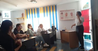 Stire din Social : Influenţa surselor social media, lecţie predată de psihologul Gabriela Bratu, la Constanţa