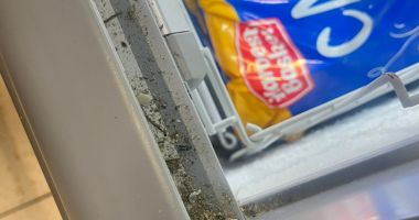 FOTO. Magazinele LIDL din Constanţa, controlate de Protecţia Consumatorilor. Marfă expirată, mizerie, promoţii false - 6
