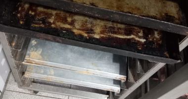 FOTO. Cofetăria AIDA, închisă de OPC. Mizerie şi produse neconforme, printre deficienţe - 6