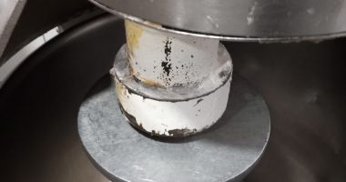 FOTO. Cofetăria AIDA, închisă de OPC. Mizerie şi produse neconforme, printre deficienţe - 3