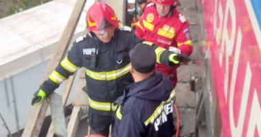 FOTO. Accident la Constanţa, între un autoturism și un tren! ISU: „S-a lucrat la înălţime, fără loc suficient de manevre” - 6