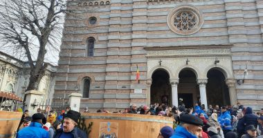 Galerie foto / Mii de enoriași, prezenți la Sărbătoarea Bobotezei, la Constanța - 6