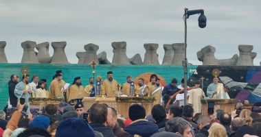 Galerie foto / Mii de enoriași, prezenți la Sărbătoarea Bobotezei, la Constanța - 9