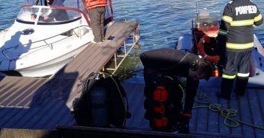 Stire din Eveniment : Au fost reluate căutările celor doi tineri dispăruţi pe Lacul Siutghiol