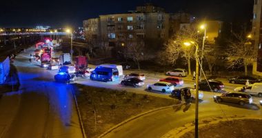 Stire din Eveniment : Constanţa / Zeci de şoferi care se deplasau la protest, către portul maritim, au rămas fără permise. "Ne-au întins o cursă"