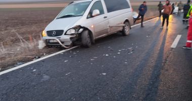 Galerie FOTO! Accident rutier în judeţul Constanţa, la Gura Dobrogei. Victime sunt doi tineri - 3