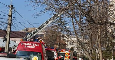 FOTO / Explozie urmată de incendiu, într-un apartament din Constanţa! O victimă, extrasă de salvatori din interior / UPDATE - 2