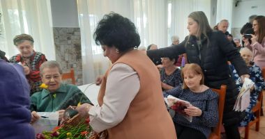 Senioarele Căminului pentru Persoane Vârstnice din Constanța, vizitate de femeile social-democrate - 2