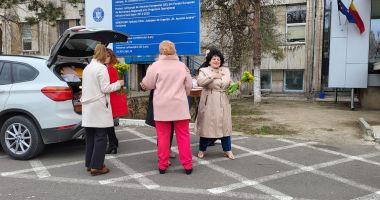 FOTO / 8 Martie, marcată la Spitalul Judeţean! Reprezentantele Organizaţiei Femeilor Social Democrate Constanța, alături de sărbătorite - 4