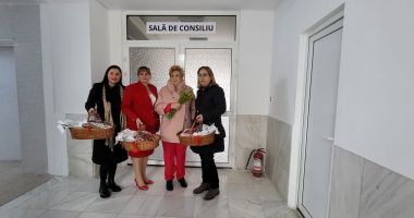 FOTO / 8 Martie, marcată la Spitalul Judeţean! Reprezentantele Organizaţiei Femeilor Social Democrate Constanța, alături de sărbătorite - 5