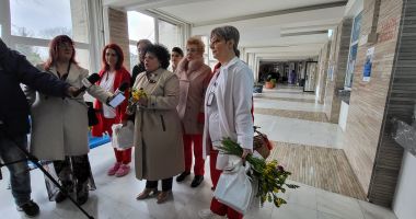FOTO / 8 Martie, marcată la Spitalul Judeţean! Reprezentantele Organizaţiei Femeilor Social Democrate Constanța, alături de sărbătorite - 7