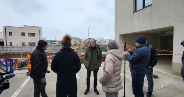 FOTO / Situaţie REVOLTĂTOARE, la Constanţa! Un bloc STĂ SĂ CADĂ, din cauza săpăturilor pentru clădirea învecinată - 4