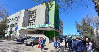 FOTO. GREVĂ la Spitalul de Boli Infecţioase Constanţa! "Indiferența guvernanților ne sărăcește" - 3