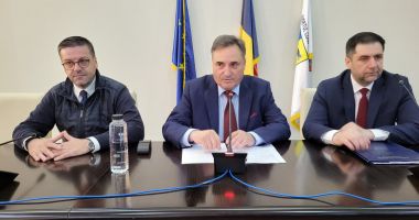Stire din Politică-Administrație : Elevii au motive de bucurie! 25 de microbuze şcolare electrice, distribuite în judeţul Constanţa